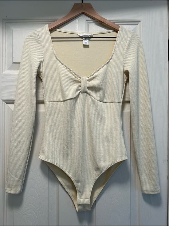 H&M Tops - H&M Cream Ribbed Long-Sleeve Bow-Front Bodysuit Minimalist Coquette Size Small